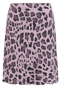Leopardmönstrad kjol i nyanser av lila och svart, tillverkad av ett mjukt tyg, med en scalloped fåll och resårmidja.