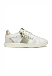 Baskets en cuir blanches avec des accents dorés, design perforé, fermeture éclair sur le côté et un talon texturé beige. Semelle en caoutchouc avec un motif de grip.