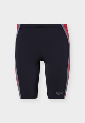 Marineblå svømmejammers med røde og grå sidepaneler og "Speedo"-logo på venstre lår.