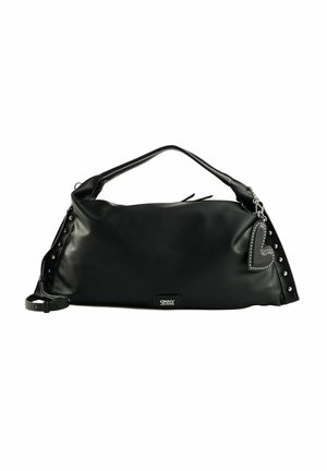 Sac à main en cuir noir avec côtés cloutés, poignée courte, bandoulière amovible et pendentif en forme de cœur avec clous métalliques sur fond blanc.