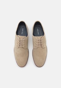 Pier One LEATHER - Šnurovačky - beige