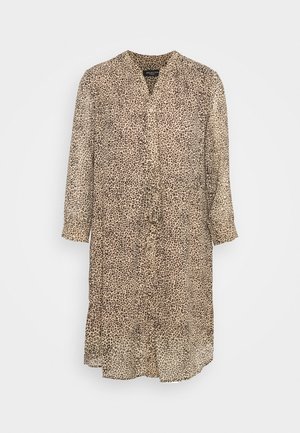 Beiges Midikleid mit langen Ärmeln und schwarzem Leopardenmuster, vorne geknöpft und mit kleinem Kragen.