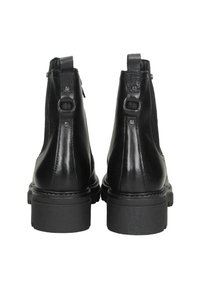 Stivaletti alla caviglia in pelle nera con finitura liscia, tacco a blocco basso e pannelli laterali elastici. Presenta due anelli decorativi sul retro.