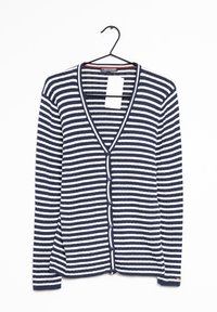 Marineblauwe en witte gestreepte cardigan met een V-hals, knoopsluiting, geribbelde textuur en contrasterende afwerking langs de kraag en onderkant.