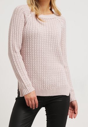 Maglione a coste rosa chiaro con maniche lunghe, scollatura rotonda e texture delicata. Presenta una vestibilità comoda e aperture laterali all'orlo.