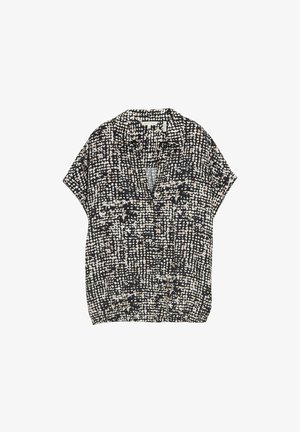 Mustat lyhythihaiset paidat, joissa on valkoisia ja beigen täpliä, rento malli ja V-pääntie.