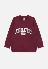 Bordový sveter vyrobený z bavlneného zmesi, s okrúhlym výstrihom a dlhými rukávmi. Na prednej strane je biele písanie "ATHLETIC 1997".