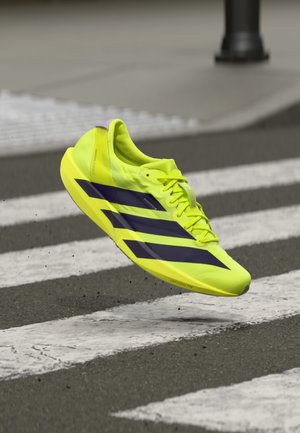 ADIZERO ADIOS 9 M - Trainingsschuh - solar yellow/aurora plum/powder plum