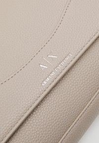 Armani Exchange Taška s příčným popruhem - off road
