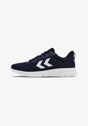 Chaussure de sport bleu foncé avec logo double chevron blanc, col rembourré noir et semelle blanche amortie, vue de profil latéral.