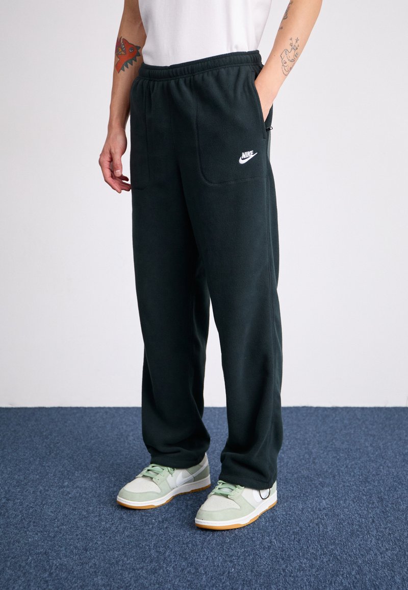 Nike Sportswear CLUB WINTERIZED PANT - Trainingsbroek - black/white