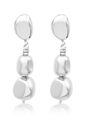 Boucles d'oreilles pendantes en argent avec trois segments ronds irréguliers et poli, reliés verticalement.