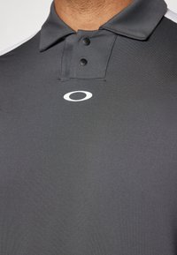 Oakley REDUCT ECHO - Poloshirts - uniform grey
