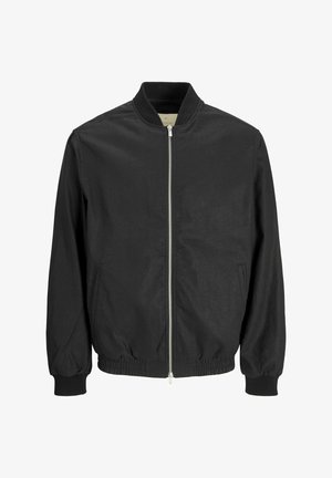 Sort bomberjakke lavet af glat stof med lynlås foran, ribbet krave og elastiske manchetter. Har sidelommer og elastisk kant.