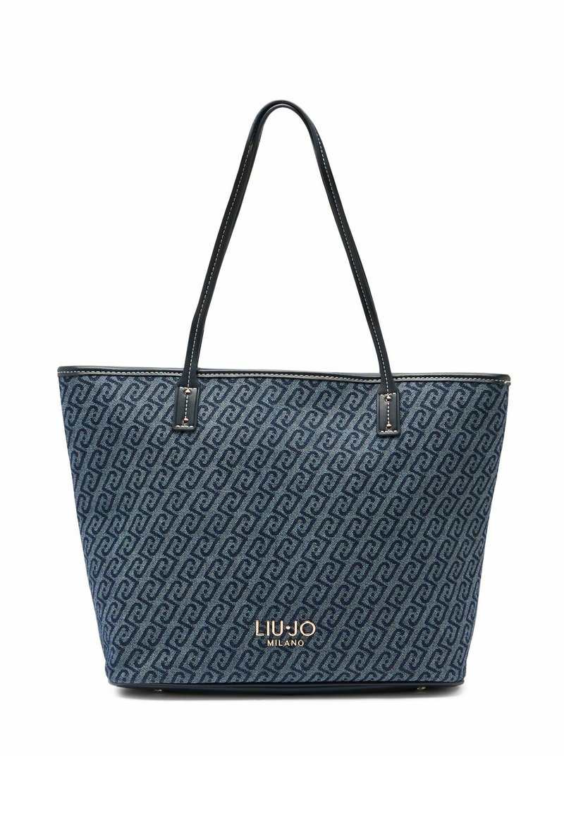 Borsa tote blu navy con tessuto decorato da forme intrecciate, manici in pelle nera e logo dorato in basso.