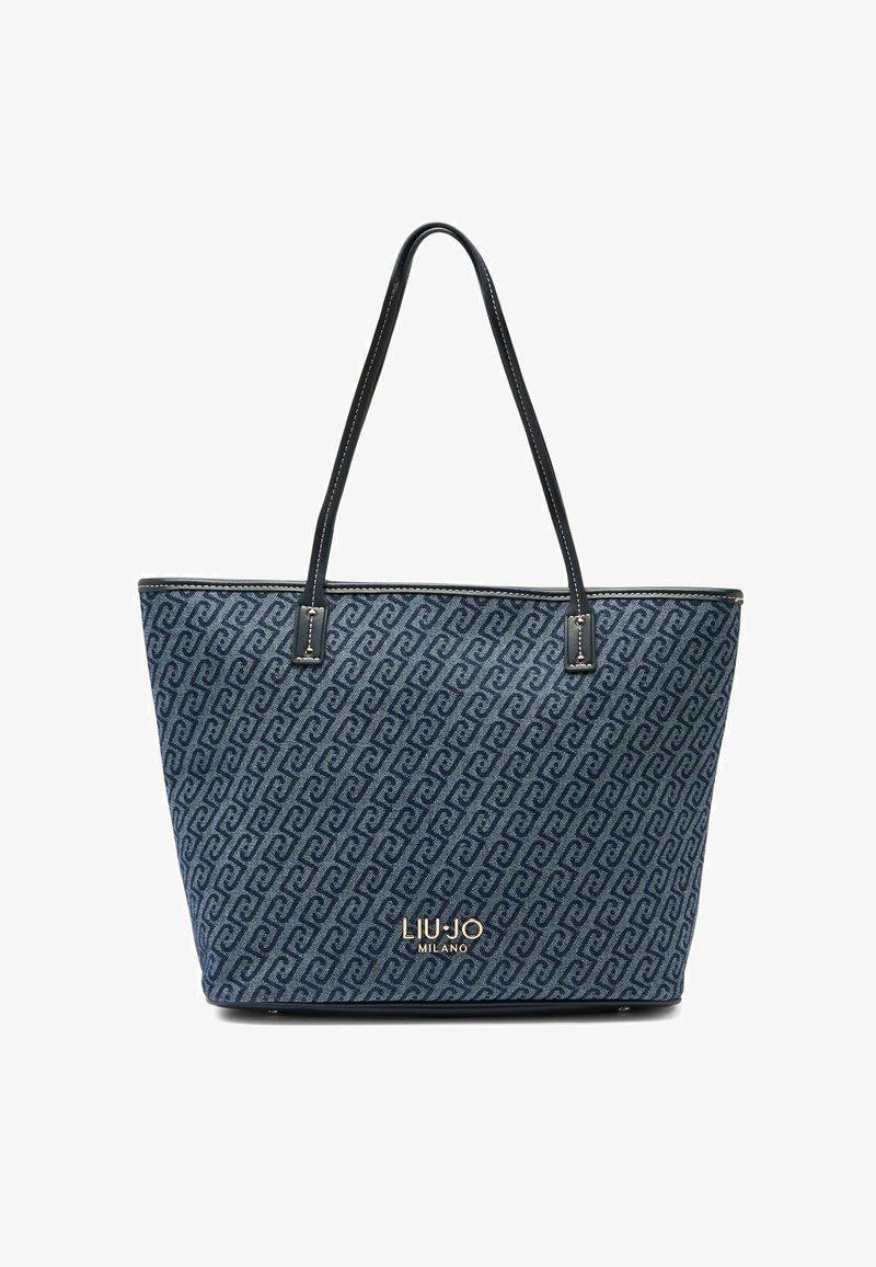 Borsa tote blu navy con tessuto decorato da forme intrecciate, manici in pelle nera e logo dorato in basso.