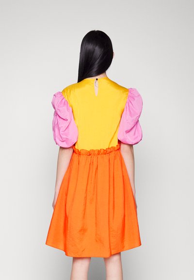 Brogger EXCLUSIVE ADA DRESS - Freizeitkleid - orange