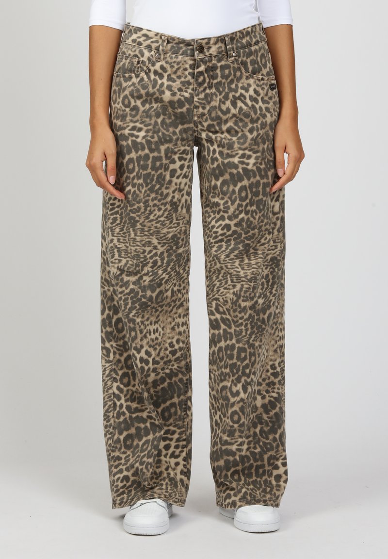 Leopard print wide-leg trousers in beige and brown tones, made of soft fabric with a slight sheen. Features front pockets and button closure.