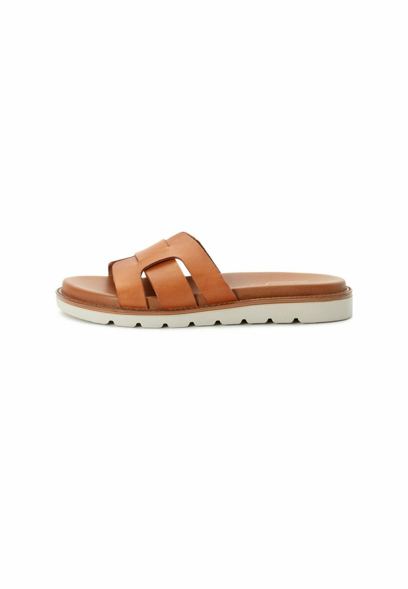 Brune læderslidesandal med to sammenflettede remme, blødt fodseng og en hvid struktureret gummisåler.