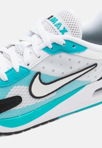 Nike Sportswear AIR MAX SOLO - Sneakers low - white/black/pure platinum