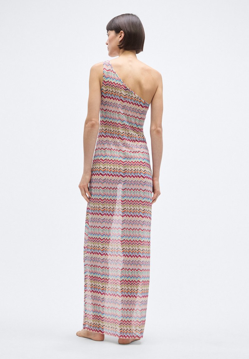 One-shoulder maxi dress in lightweight fabric, featuring a zigzag pattern in vibrant colors, with a fitted bodice and flowy silhouette.
