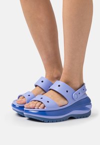 Crocs CLASSIC MEGA CRUSH - Papuci înalți - moon jelly