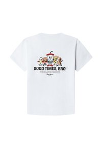 Camiseta blanca de algodón con un gráfico colorido de personajes de comida y el texto "¡BUENOS MOMENTOS, HERMANO! ¡SINTIÉNDOME BIEN!" en la parte de atrás.
