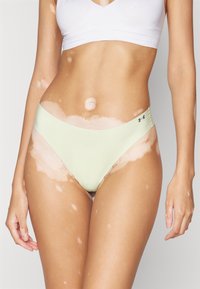 Under Armour THONG PURE NO SHOW SOLID 3 PACK - Stringid - retro green/vivid magenta/tech blue