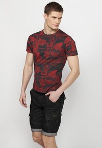 Koroshi MANGA CORTA - Tričko s potlačou - rojo   red