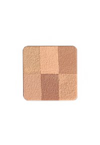 Quadratisches Kompaktpuder mit Bronzer, das vier Farbnuancen in einem Farbverlaufdesign zeigt: helles Beige, warmes Braun und dunkleres Braun, mit einer sanften Textur.