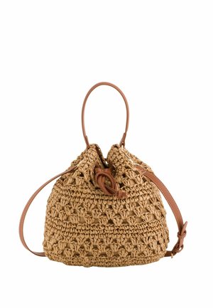 Hellbraune geflochtene Strohtasche mit Lederzugverschluss, einem einzelnen oberen Griff und verstellbarem Schulterriemen.