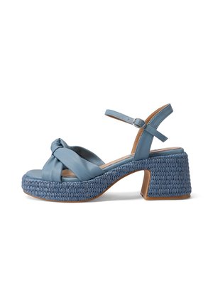 Sandale à talon en cuir bleu avec bride nouée, semelle plateforme tissée et bride de cheville réglable avec boucle.