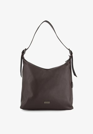 Braune Leder-Schultertasche mit strukturierter Oberfläche, ausgestattet mit einem einzelnen Tragegurt, einem Reißverschlussverschluss und metallischen Logo-Details auf der Vorderseite.