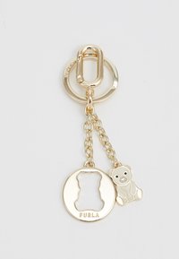 Portachiavi in oro con una silhouette a forma di orso, un charm a forma di orso e una catena, con "FURLA" inciso sul cerchio.