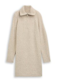 Beżowa dzianinowa sukienka sweterkowa z wysokim kołnierzem, półkieszonką, prążkowaną strukturą i długimi rękawami. Posiada prostą sylwetkę i minimalne szwy.