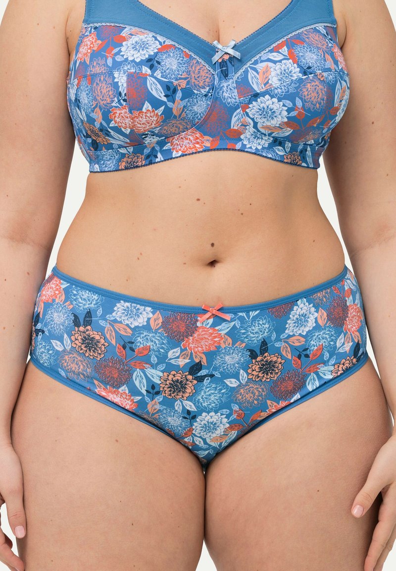Completo reggiseno e culotte a vita alta con motivo floreale in tonalità di blu, caratterizzato da fiori corallo e bianchi, tessuto morbido e dettaglio a fiocco decorativo.