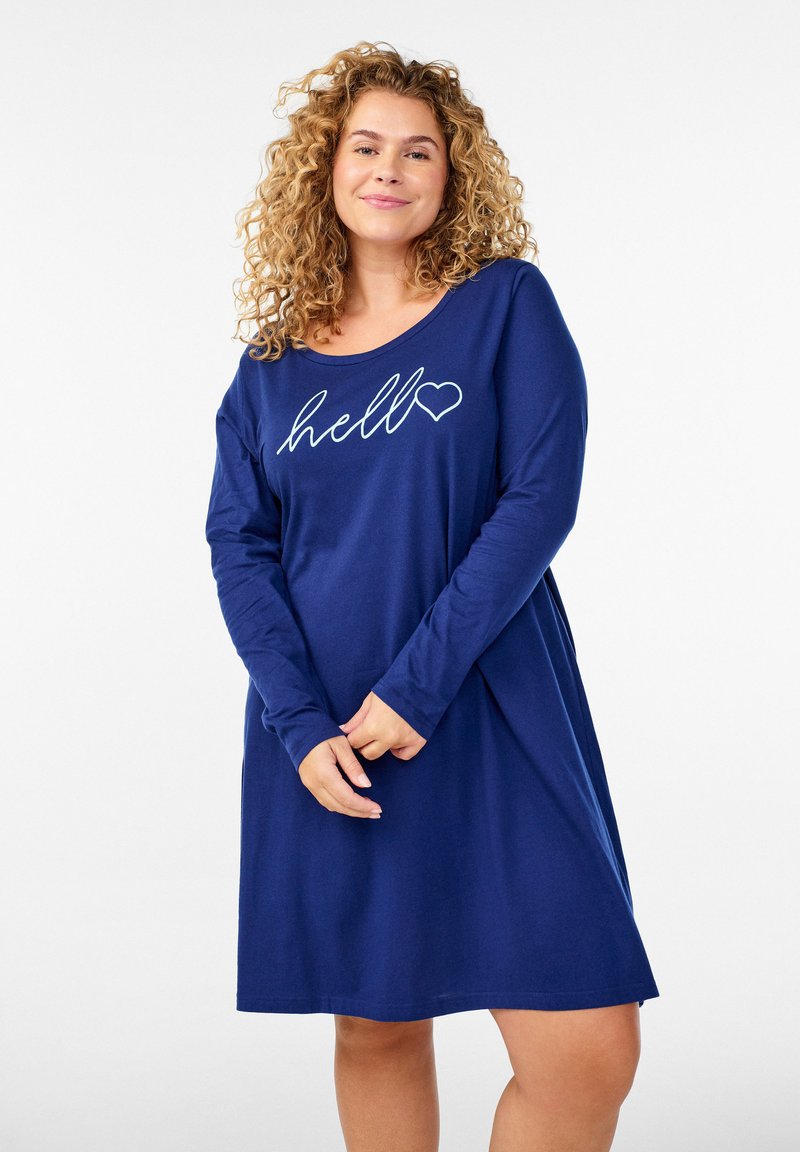 Vestido azul marino de manga larga con forma en línea A, con texto cursivo blanco "hello" y un corazón. Textura de tela suave.