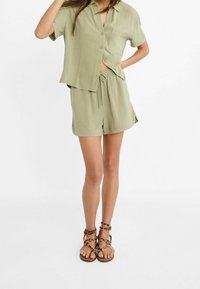 Stradivarius Shorts - khaki