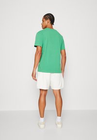 Tommy Jeans BADGE TEE - T-shirt basic - coastal green