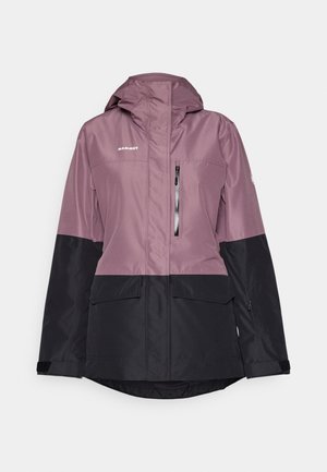 Giacca impermeabile viola e nera con cappuccio, dotata di due tasche frontali, una tasca sul petto e una chiusura con zip per una vestibilità regolabile.