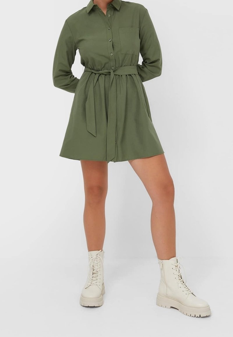 Stradivarius Abito a camicia khaki/cachi (Second hand