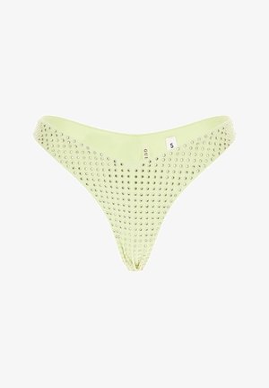 Limetkově zelené tanga s hladkým povrchem, zdobené stříbrnými nýty po celé látce, s vysokým střihem a minimálním zakrytím.
