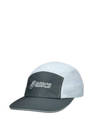 Grijze en witte hardlooppet met een gestructureerde klep, gemaakt van lichtgewicht stof. Heeft een geborduurd "asics"-logo aan de voorkant.