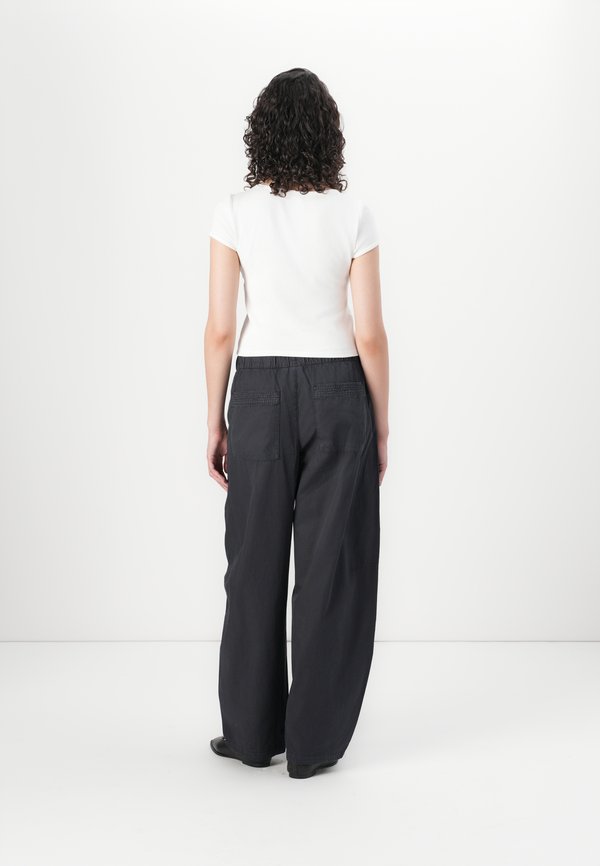 BARREL PARACHUTE  - Trousers3