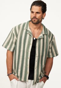 Unausgewählt, green