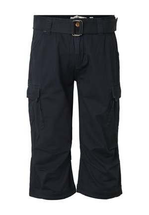Dunkelblaue Cargoshorts mit seitlichen Klappentaschen und einem schwarzen Stoffgürtel mit Metallschnalle, knielanger Schnitt.