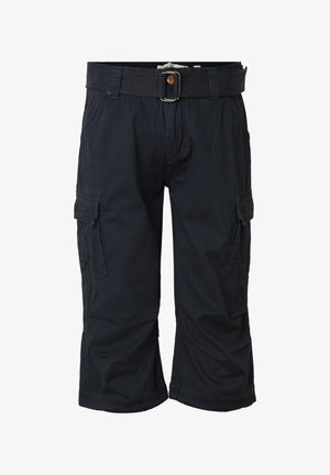 Dunkelblaue Cargoshorts mit seitlichen Klappentaschen und einem schwarzen Stoffgürtel mit Metallschnalle, knielanger Schnitt.