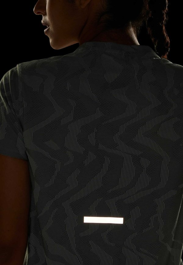ULTIMATE ENGINEERED CLIMACOOL+ - Print T-shirt2