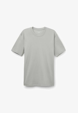 Lichtgrijze katoenen t-shirt met ronde hals, korte mouwen en een relaxed fit. Soepele textuur zonder zichtbare patronen of versieringen.