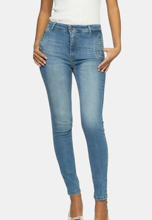 Jeans blu a vita alta con un fit slim, caratterizzati da bottoni dorati sui lati e una texture denim liscia.